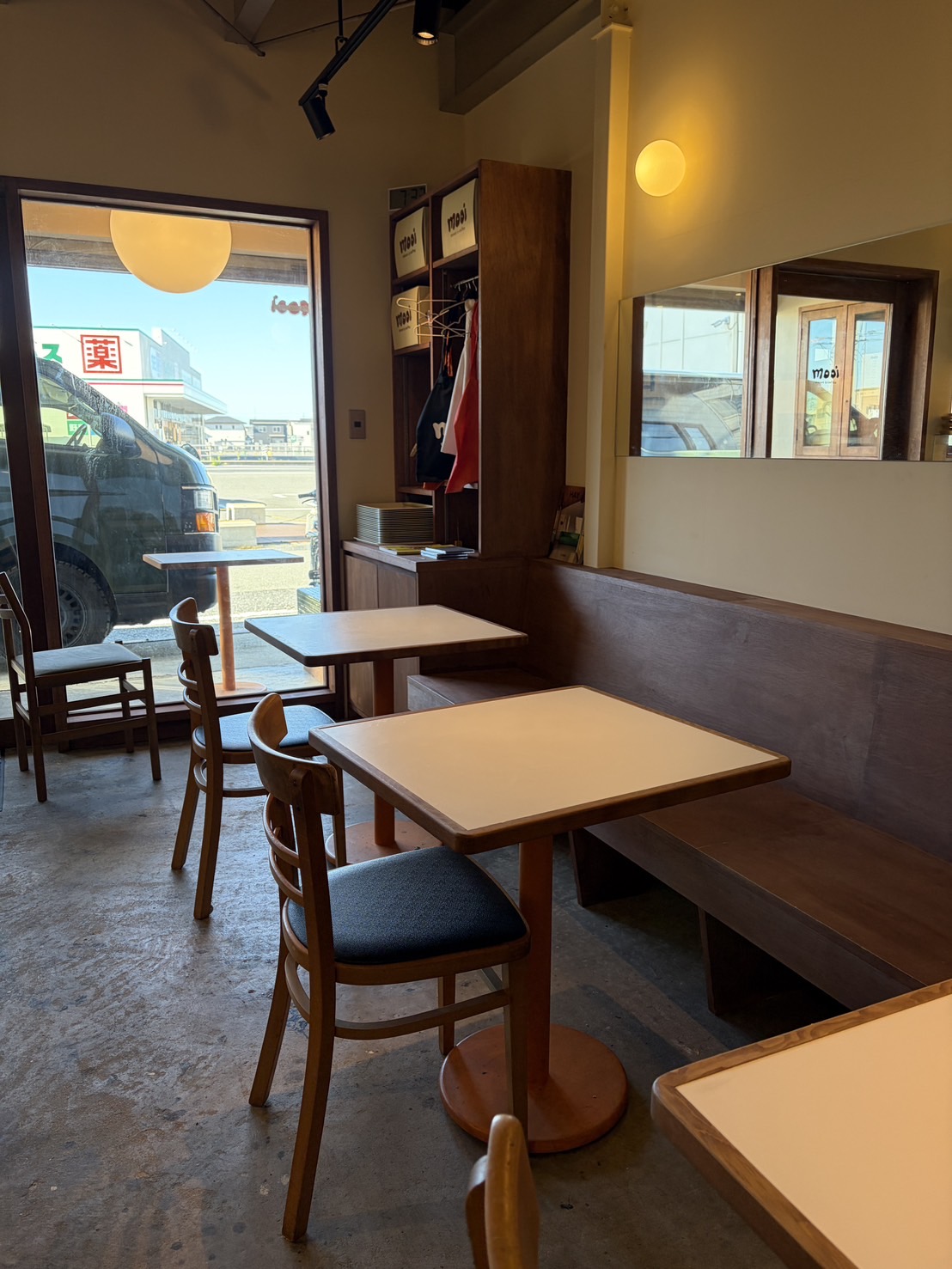 店内のテーブル席